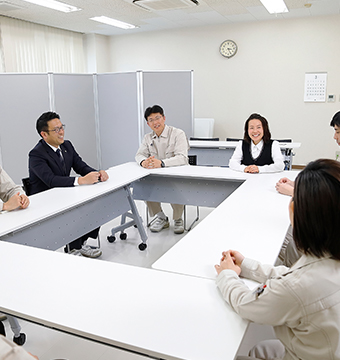 写真:司会